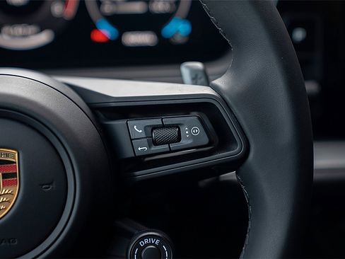 Certified 2025 Porsche Cayenne S image 8