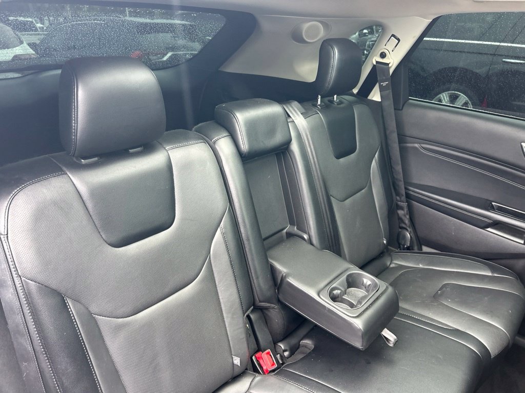 Used 2018 Ford Edge Titanium w/ Equipment Group 302A AWD/4WD image 44