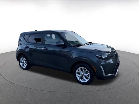 Used 2025 Kia Soul LX w/ LX Technology Package image 2