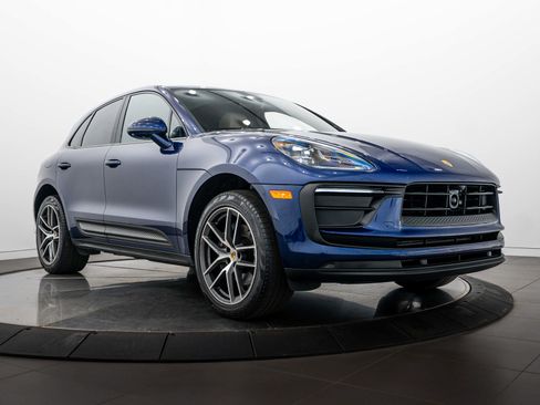 Certified 2024 Porsche Macan AWD/4WD image 9