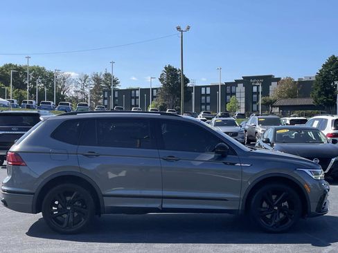 Used 2023 Volkswagen Tiguan SE R-Line image 8