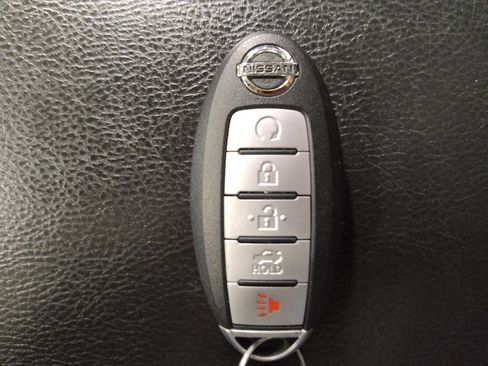 Used 2017 Nissan Maxima Platinum w/ Medallion Package image 32