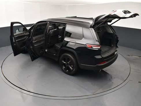 Used 2023 Jeep Grand Cherokee L Limited w/ Black Appearance Package image 28