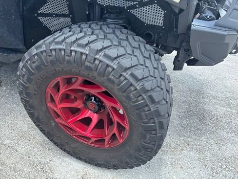 Used 2018 Jeep Wrangler Unlimited Sahara w/ Uconnect 4C Nav & Sound Group AWD/4WD image 6