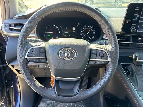 Used 2024 Toyota Sienna XSE image 17