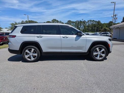 Used 2022 Jeep Grand Cherokee L Limited RWD image 4