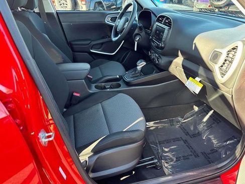 Used 2023 Kia Soul LX image 13