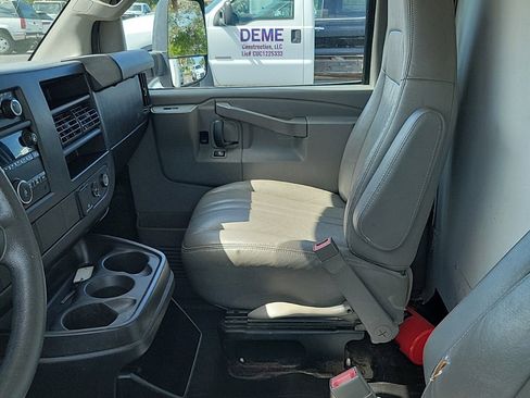 Used 2017 GMC Savana 3500 Work Van image 10