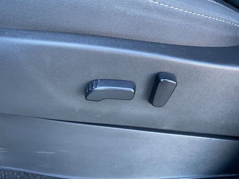 Used 2022 Nissan Frontier SV image 25