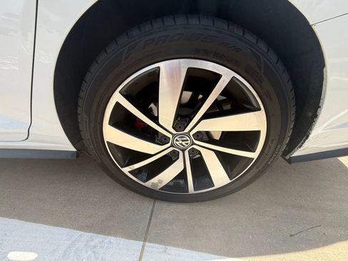 Used 2019 Volkswagen Jetta GLI FWD image 9
