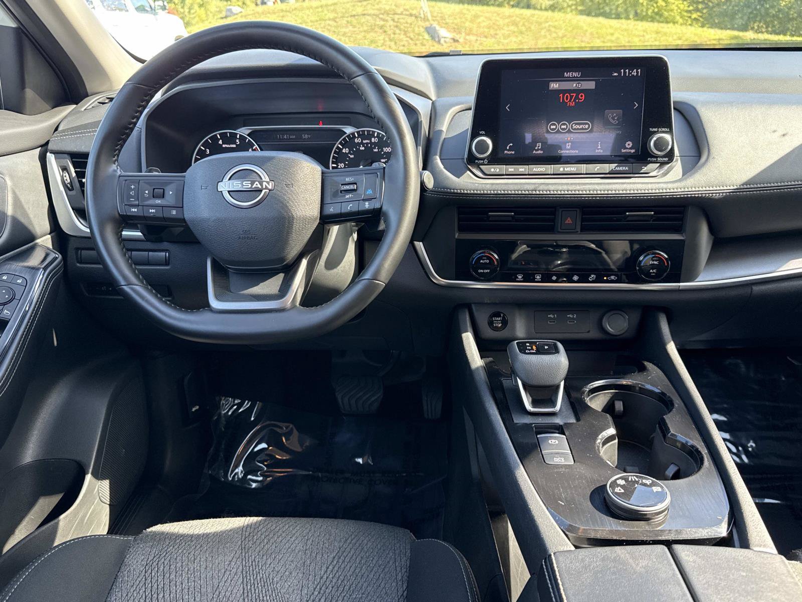Used 2025 Nissan Rogue SV AWD/4WD image 8