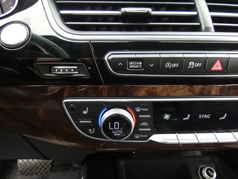 Used 2017 Audi Q7 3.0T Prestige w/ Prestige Package image 69