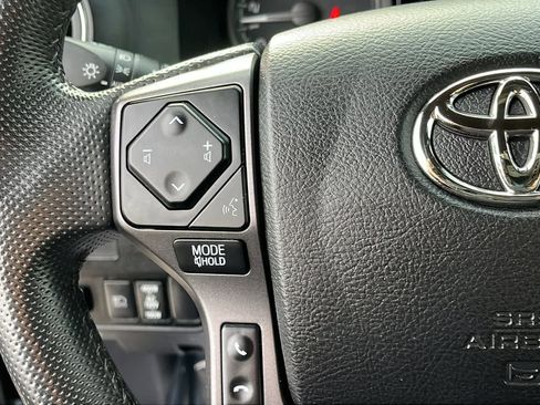 Used 2022 Toyota Tacoma TRD Off-Road image 12