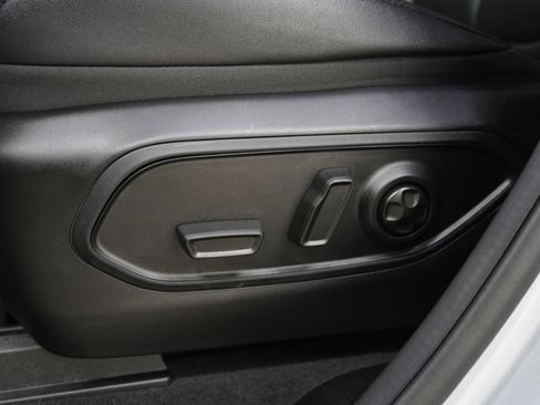 Used 2024 Jeep Grand Cherokee Limited w/ Black Appearance Package AWD/4WD image 28