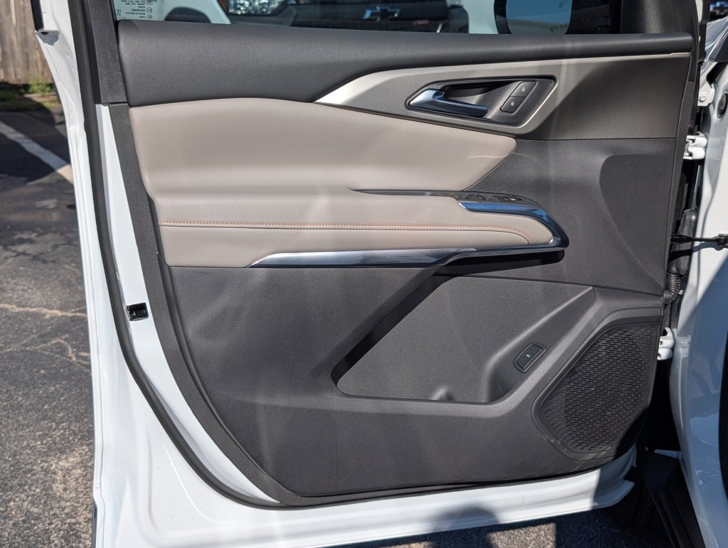 New 2027 Chevrolet Traverse LT w/ Driver Confidence Package FWD image 13