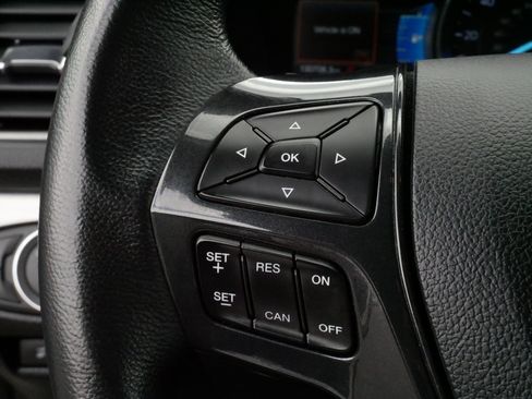 Used 2018 Ford Explorer XLT w/ Equipment Group 202A AWD/4WD image 25