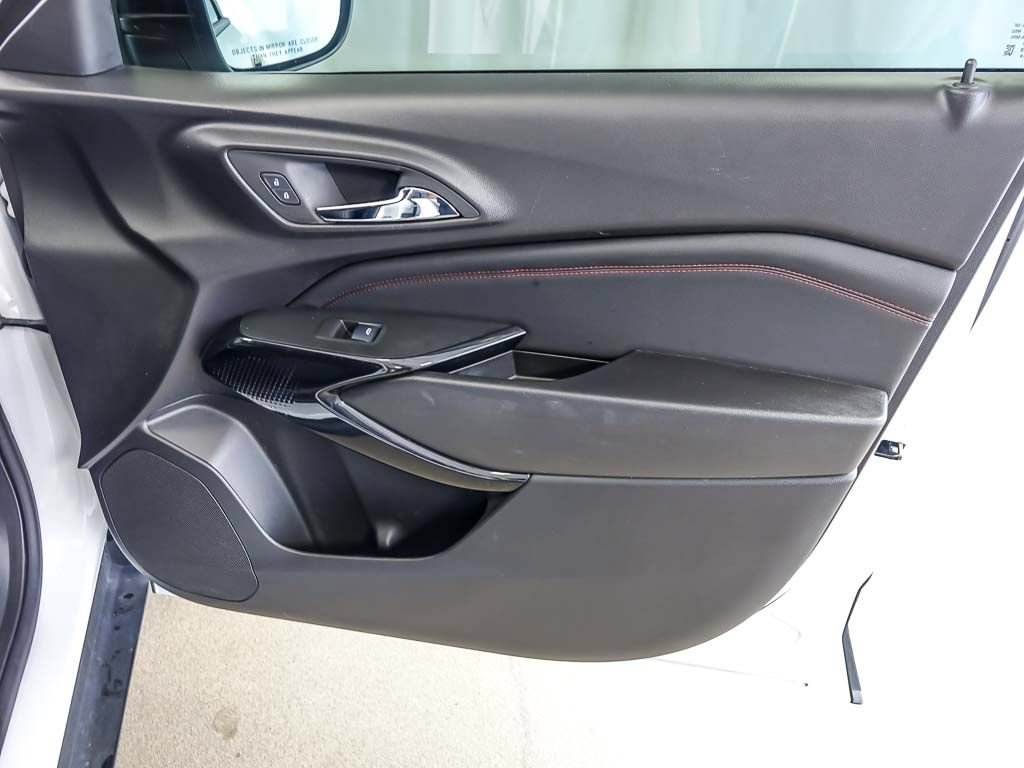 Used 2025 Chevrolet Trax RS w/ Driver Confidence Package FWD image 26