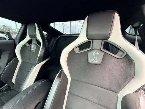 Used 2021 Ford Mustang Shelby GT500 w/ Carbon Fiber Track Pack image 31