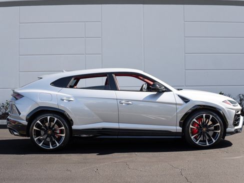 Used 2022 Lamborghini Urus image 17