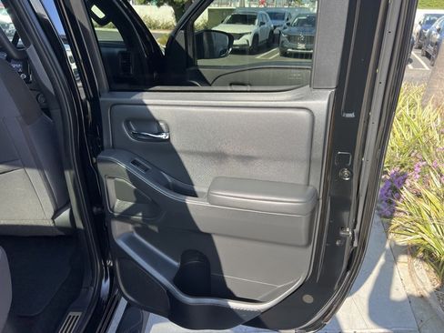 Used 2023 Nissan Frontier SV w/ Midnight Edition Package image 32