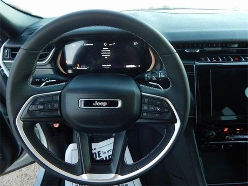 Used 2024 Jeep Grand Cherokee Altitude image 18