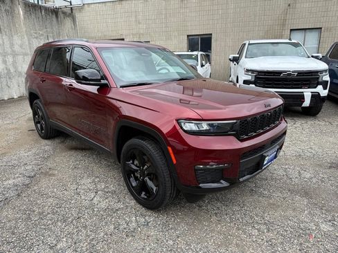 Used 2023 Jeep Grand Cherokee L Limited w/ Luxury Tech Group II AWD/4WD image 9