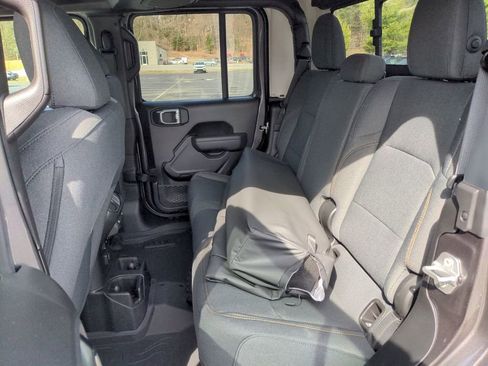 New 2025 Jeep Gladiator Willys image 21