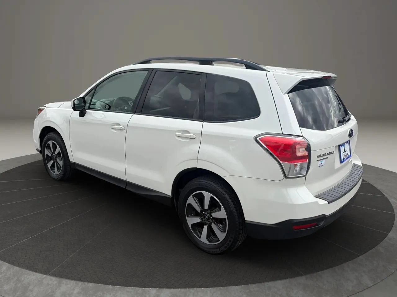 Used 2017 Subaru Forester 2.5i Premium w/ All-Weather Package AWD/4WD image 3