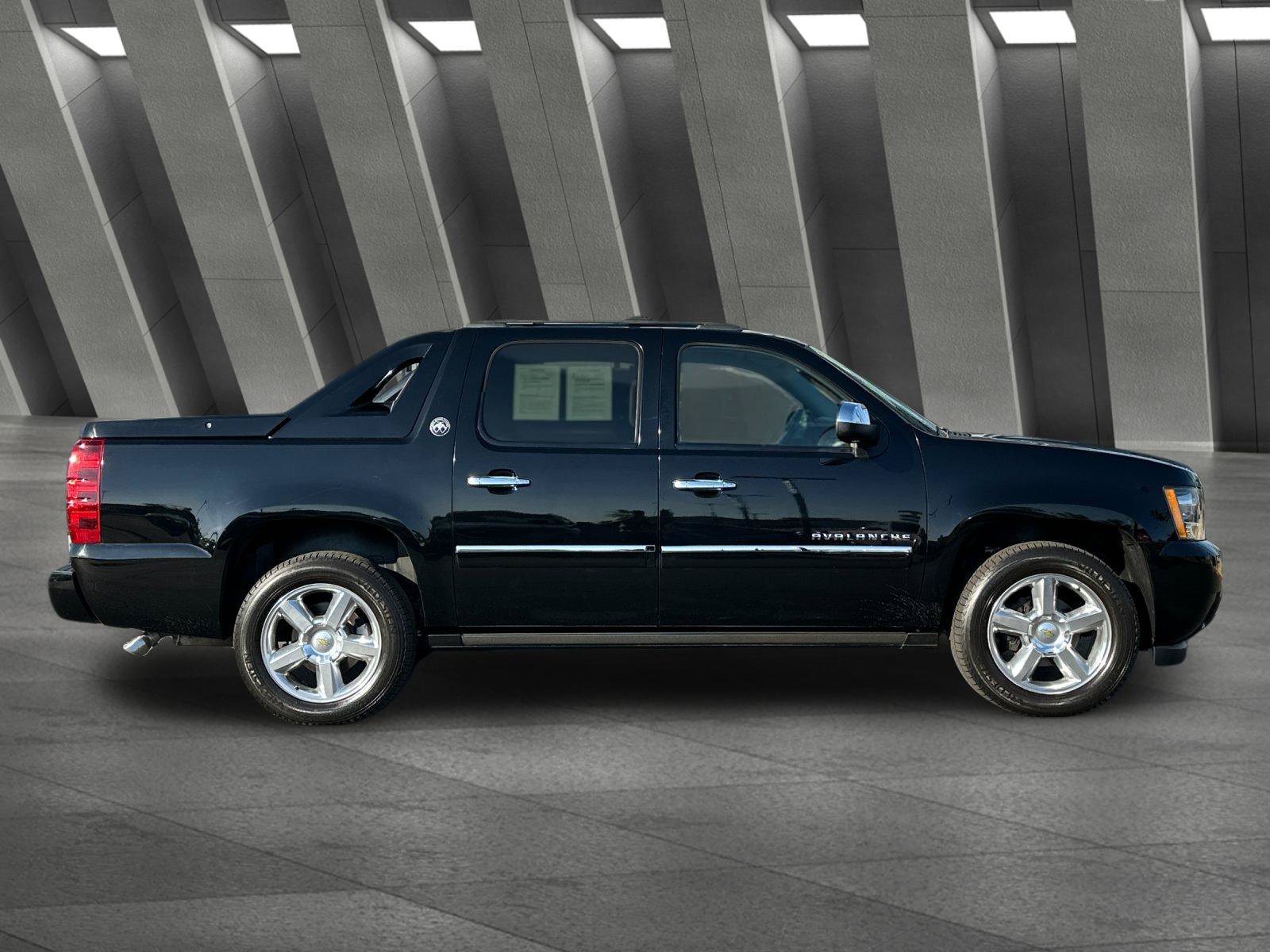 Used 2013 Chevrolet Avalanche LTZ AWD/4WD image 3
