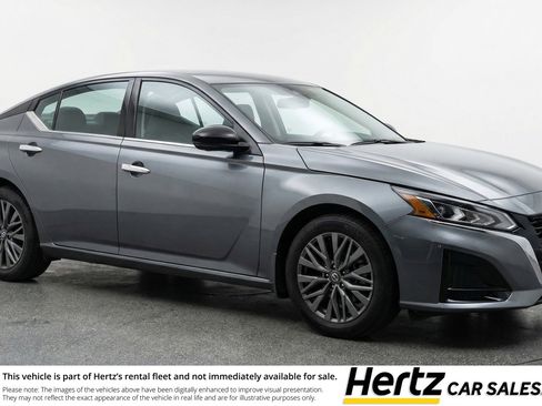 Used 2025 Nissan Altima 2.5 SV FWD image 1