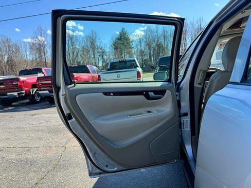 Used 2004 Volvo V70 2.5T image 11