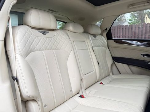 Used 2017 Bentley Bentayga AWD/4WD image 29