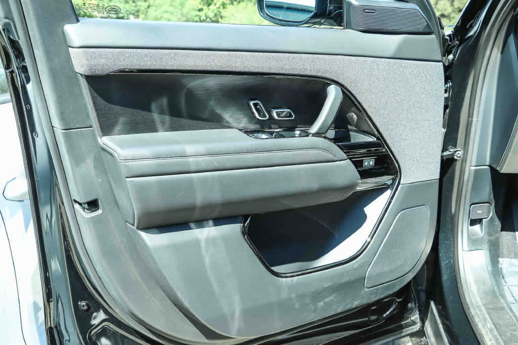 Used 2023 Land Rover Range Rover Sport SE AWD/4WD image 26