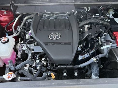 Used 2023 Toyota Highlander XLE FWD image 38