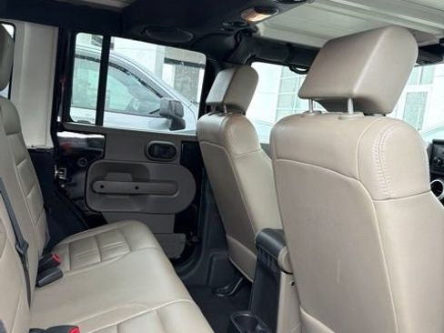 Used 2010 Jeep Wrangler Unlimited Sahara AWD/4WD image 9