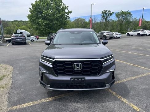 Used 2025 Honda Pilot Touring image 8