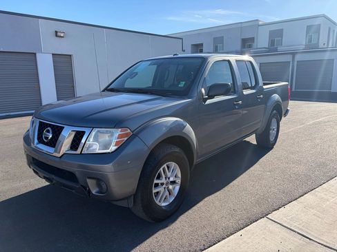 Used 2017 Nissan Frontier SV image 2