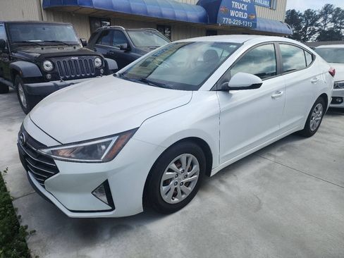 Used 2019 Hyundai Elantra SE w/ Cargo Package FWD image 3