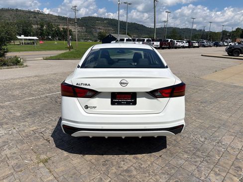 Used 2025 Nissan Altima 2.5 SV FWD image 7