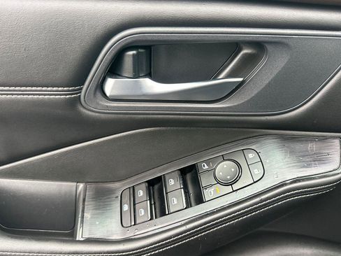 Used 2023 Nissan Rogue SV w/ SV Premium B Package image 10