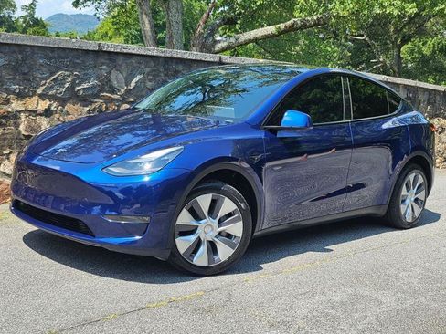 Used 2023 Tesla Model Y Long Range AWD/4WD image 5
