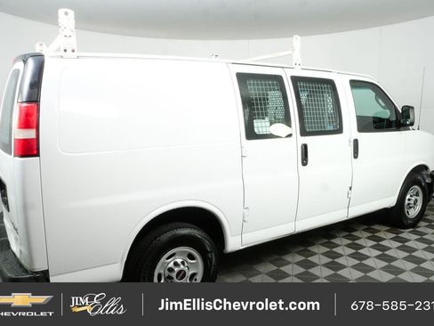 Used 2017 GMC Savana 2500 RWD image 2
