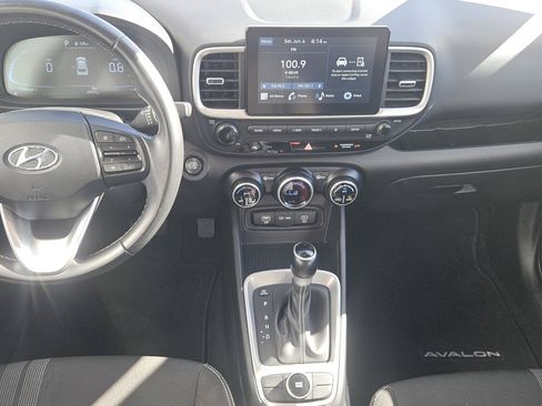 Used 2025 Hyundai Venue SEL FWD image 9