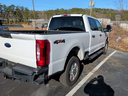 Used 2025 Ford F250 XLT image 3