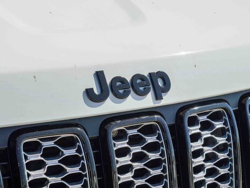 Certified 2021 Jeep Grand Cherokee Laredo X RWD image 5