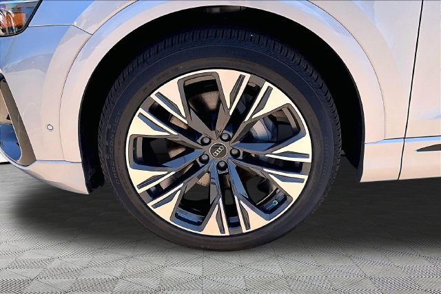 New 2027 Audi Q8 Premium Plus AWD/4WD image 8