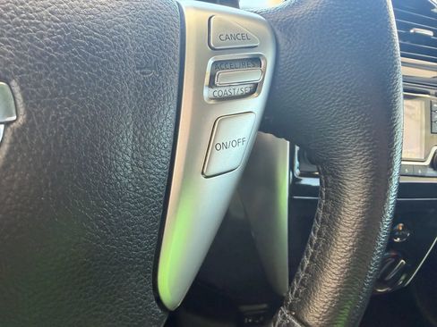 Used 2017 Nissan Versa SV w/ SV Special Edition Package FWD image 15