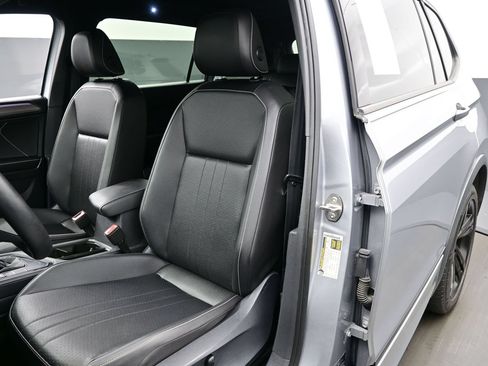 Used 2023 Volkswagen Tiguan SE R-Line FWD image 15