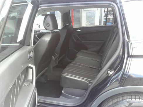 Used 2022 Volkswagen Tiguan SE AWD/4WD image 17