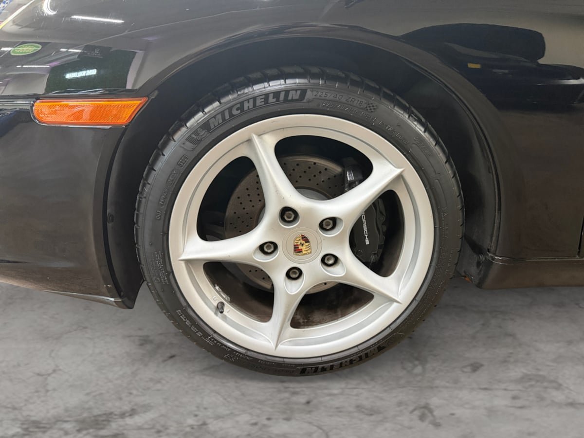 Used 2004 Porsche 911 Carrera RWD image 9